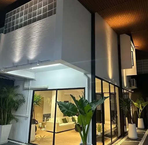 曼谷市中心素坤逸四卧别墅---牛仔街附近 *